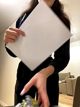 little belucci online show from 12-04-25, 05:32