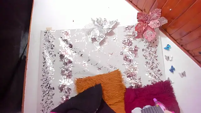 Snapshot of Hannaa32 chatting on 02-04-25, 10:45 Hannaa32 online show from 02-04-25, 10:45