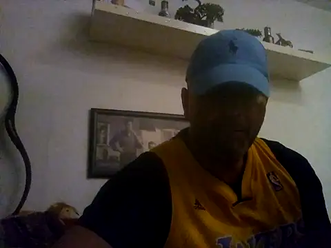 Snapshot of XLstrong chatting on 07-19-26, 04:27 XLstrong online show from 07-19-26, 04:27
