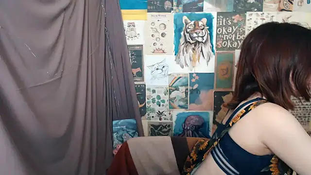 Snapshot of VeryVeryVeryShy_ chatting on 02-03-25, 12:57 VeryVeryVeryShy online show from 02-03-25, 12:57