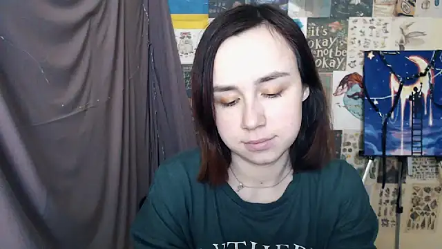 Snapshot of VeryVeryVeryShy_ chatting on 02-18-25, 07:32 VeryVeryVeryShy online show from 02-18-25, 07:32