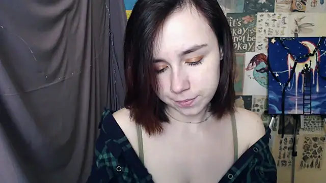 Snapshot of VeryVeryVeryShy_ chatting on 02-19-25, 06:44 VeryVeryVeryShy online show from 02-19-25, 06:44