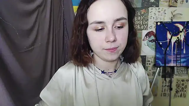 Snapshot of VeryVeryVeryShy_ chatting on 02-25-25, 06:25 VeryVeryVeryShy online show from 02-25-25, 06:25