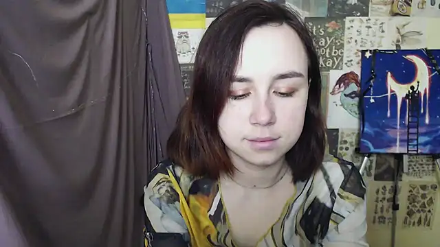 Snapshot of VeryVeryVeryShy_ chatting on 03-05-25, 06:44 VeryVeryVeryShy online show from 03-05-25, 06:44