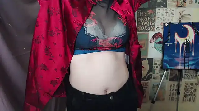 Snapshot of VeryVeryVeryShy_ chatting on 03-21-25, 06:18 VeryVeryVeryShy online show from 03-21-25, 06:18