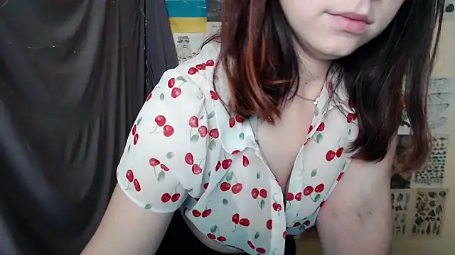 Snapshot of VeryVeryVeryShy_ chatting on 09-17-25, 04:25 VeryVeryVeryShy online show from 09-17-25, 04:25