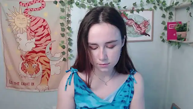 Snapshot of VeryVeryVeryShy_ chatting on 07-17-26, 05:47 VeryVeryVeryShy online show from 07-17-26, 05:47