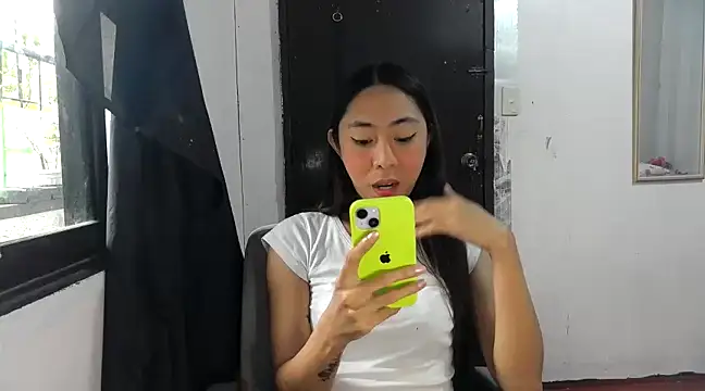 Snapshot of ErikaJayne4u chatting on 01-07-25, 04:39 ErikaJayne4u online show from 01-07-25, 04:39