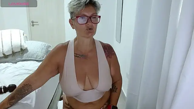 Snapshot of bety-cum2 chatting on 05-24-26, 03:17 bety-cum2 online show from 05-24-26, 03:17