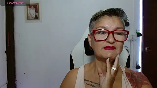 Snapshot of bety-cum2 chatting on 06-17-26, 03:13 bety-cum2 online show from 06-17-26, 03:13