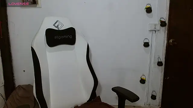 Snapshot of bety-cum2 chatting on 06-19-26, 10:24 bety-cum2 online show from 06-19-26, 10:24