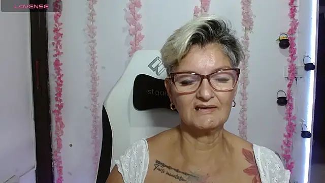 Snapshot of bety-cum2 chatting on 06-29-26, 12:05 bety-cum2 online show from 06-29-26, 12:05