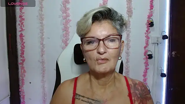 Snapshot of bety-cum2 chatting on 07-01-26, 10:50 bety-cum2 online show from 07-01-26, 10:50