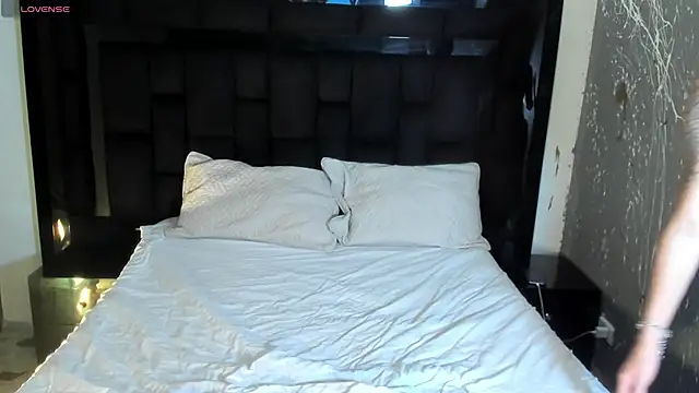 AndyWiilliams online show from 12-18-24, 02:10