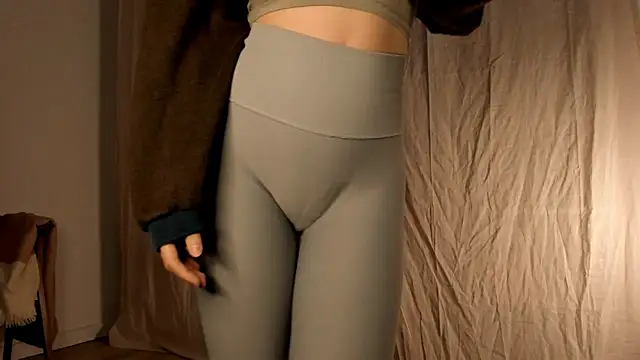 hee jeen online show from 02-21-25, 04:05