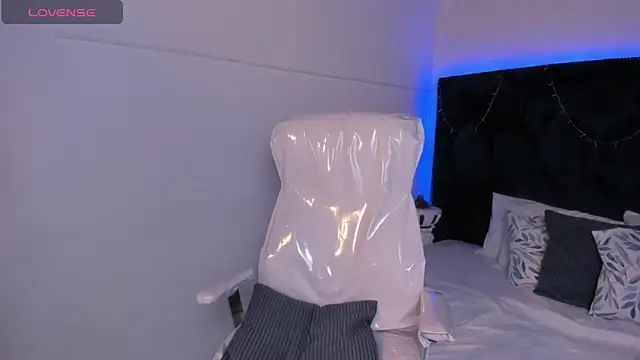 Snapshot of lauren_fit chatting on 01-13-25, 02:00 lauren fit online show from 01-13-25, 02:00