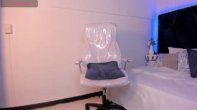 Snapshot of lauren_fit chatting on 02-11-25, 05:29 lauren fit online show from 02-11-25, 05:29