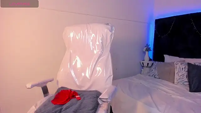 Snapshot of lauren_fit chatting on 02-14-25, 06:08 lauren fit online show from 02-14-25, 06:08