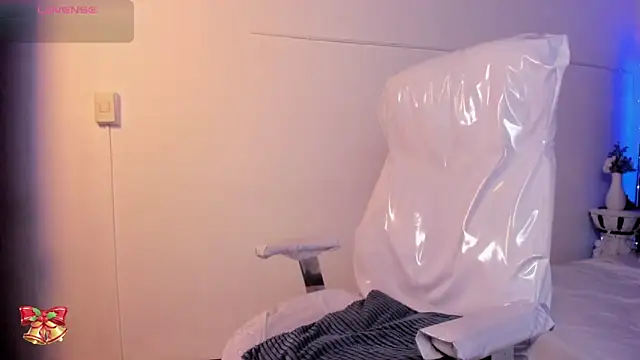 Snapshot of lauren_fit chatting on 02-19-25, 06:00 lauren fit online show from 02-19-25, 06:00