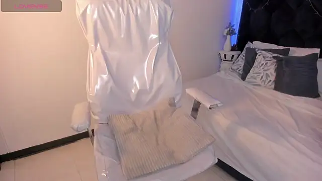 Snapshot of lauren_fit chatting on 02-28-25, 02:09 lauren fit online show from 02-28-25, 02:09