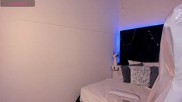 Snapshot of lauren_fit chatting on 03-07-25, 03:28 lauren fit online show from 03-07-25, 03:28