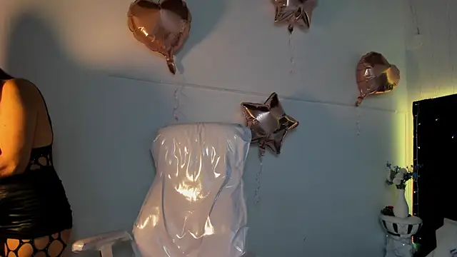 Snapshot of lauren_fit chatting on 11-20-25, 04:40 lauren fit online show from 11-20-25, 04:40