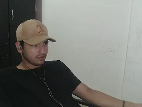 Snapshot of kylian_07 chatting on 11-13-25, 02:21 kylian 07 online show from 11-13-25, 02:21