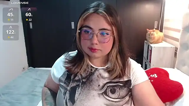 Snapshot of yini_angel chatting on 06-09-26, 02:01 yini angel online show from 06-09-26, 02:01