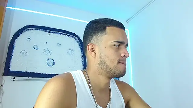 Snapshot of Bigcock_21cm_ chatting on 12-19-24, 02:24 Bigcock 21cm online show from 12-19-24, 02:24