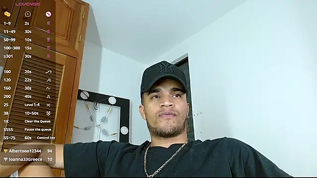 Snapshot of Bigcock_21cm_ chatting on 02-22-25, 01:33 Bigcock 21cm online show from 02-22-25, 01:33