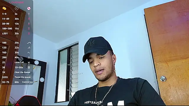 Snapshot of Bigcock_21cm_ chatting on 02-25-25, 01:50 Bigcock 21cm online show from 02-25-25, 01:50