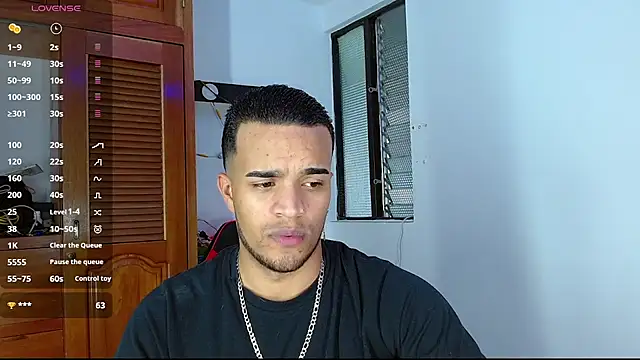 Snapshot of Bigcock_21cm_ chatting on 02-25-25, 10:18 Bigcock 21cm online show from 02-25-25, 10:18