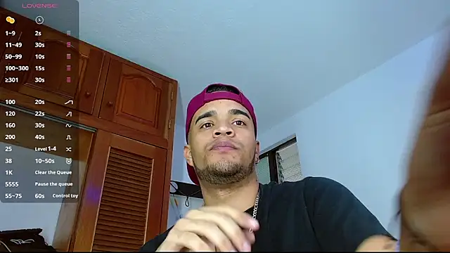 Snapshot of Bigcock_21cm_ chatting on 02-26-25, 03:52 Bigcock 21cm online show from 02-26-25, 03:52