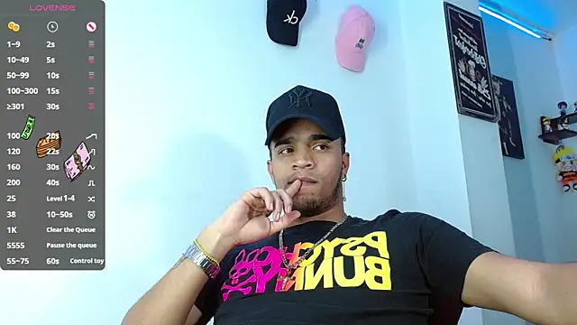 Snapshot of Bigcock_21cm_ chatting on 03-04-25, 01:17 Bigcock 21cm online show from 03-04-25, 01:17