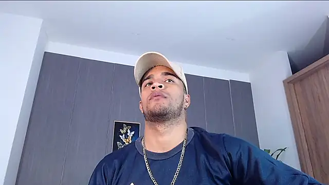 Snapshot of Bigcock_21cm_ chatting on 03-14-25, 08:17 Bigcock 21cm online show from 03-14-25, 08:17