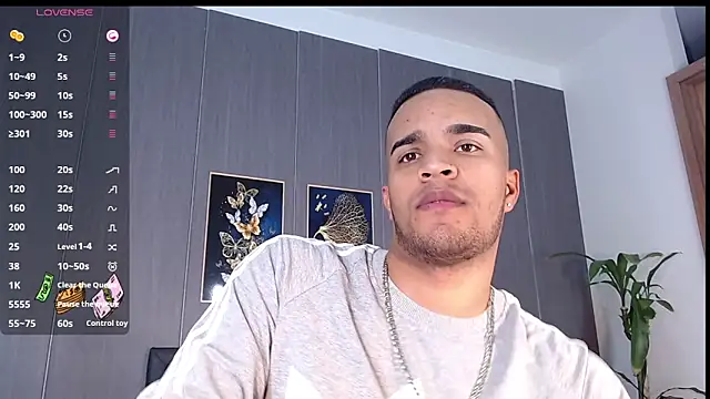 Snapshot of Bigcock_21cm_ chatting on 03-18-25, 07:53 Bigcock 21cm online show from 03-18-25, 07:53