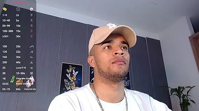 Snapshot of Bigcock_21cm_ chatting on 03-20-25, 08:08 Bigcock 21cm online show from 03-20-25, 08:08