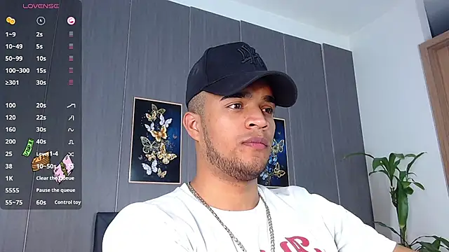 Snapshot of Bigcock_21cm_ chatting on 03-22-25, 07:42 Bigcock 21cm online show from 03-22-25, 07:42