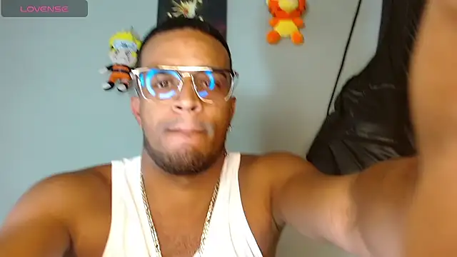 Snapshot of Bigcock_21cm_ chatting on 11-18-25, 06:45 Bigcock 21cm online show from 11-18-25, 06:45