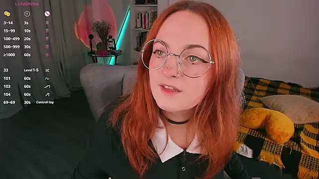 Snapshot of Alice_CutePerv chatting on 10-10-25, 12:53 Alice CutePerv online show from 10-10-25, 12:53