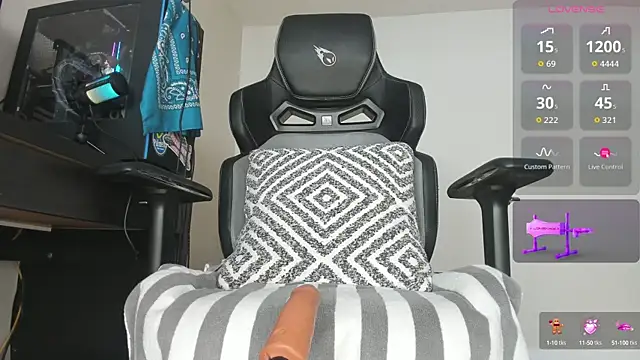 Snapshot of Redjina_Angel chatting on 09-22-25, 01:24 Redjina Angel online show from 09-22-25, 01:24