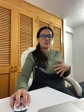 SWEETLILY18 online show from 10-01-25, 09:54