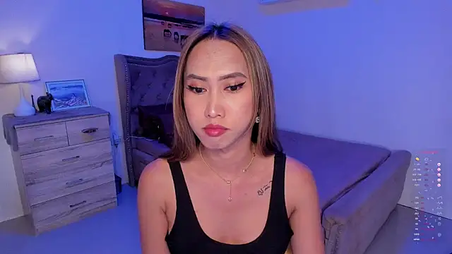 Snapshot of BombshellPH chatting on 11-25-25, 12:32 BombshellPH online show from 11-25-25, 12:32