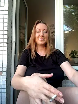 Snapshot of Mira_Xo_ chatting on 09-25-25, 07:01 Mira Xo online show from 09-25-25, 07:01