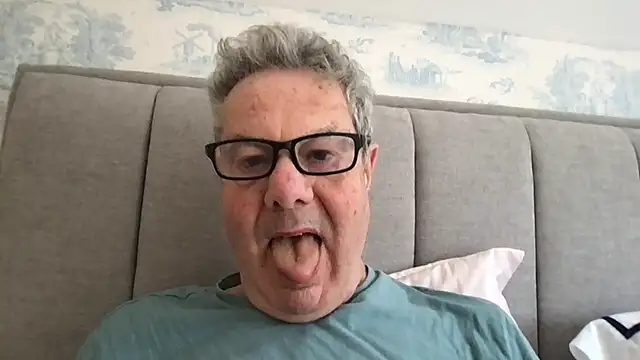 Snapshot of Oldpistolpete chatting on 04-21-26, 07:25 Oldpistolpete online show from 04-21-26, 07:25