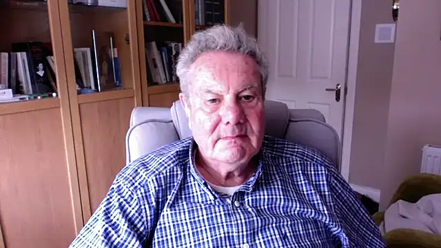 Snapshot of Oldpistolpete chatting on 04-22-26, 03:13 Oldpistolpete online show from 04-22-26, 03:13