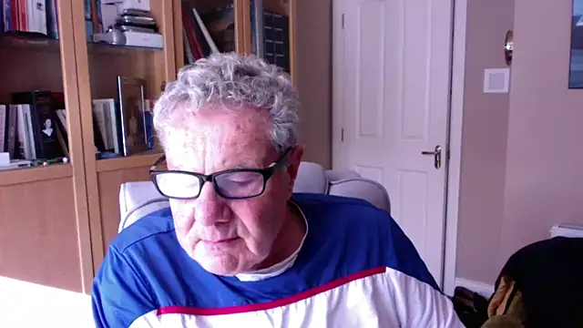 Snapshot of Oldpistolpete chatting on 04-24-26, 04:20 Oldpistolpete online show from 04-24-26, 04:20