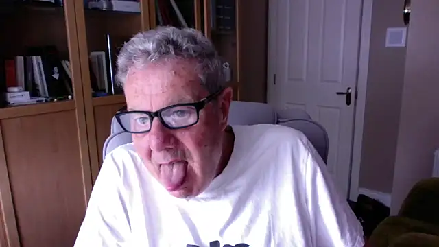 Snapshot of Oldpistolpete chatting on 05-02-26, 12:43 Oldpistolpete online show from 05-02-26, 12:43