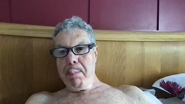 Snapshot of Oldpistolpete chatting on 05-06-26, 08:41 Oldpistolpete online show from 05-06-26, 08:41
