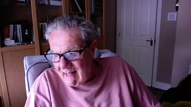 Snapshot of Oldpistolpete chatting on 05-14-26, 11:06 Oldpistolpete online show from 05-14-26, 11:06